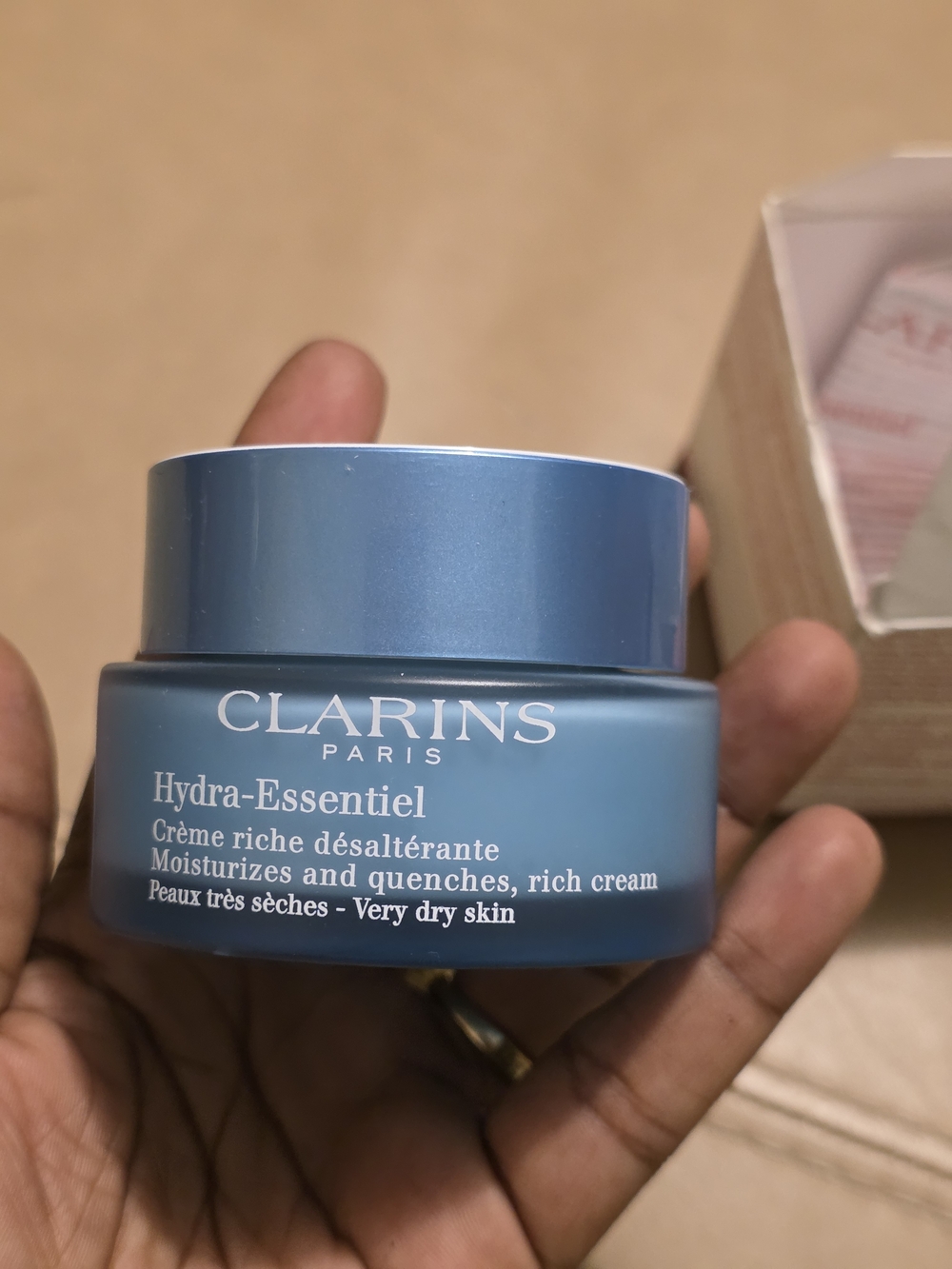 Clarins Hydra-Essentiel Moisturizing Rich Cream - White/Red - Picture 3 of 5